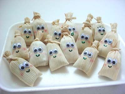 Mini Tamales. Great idea for a kids birthday party. Modern Baby Shower Games, Games For Men, Funny Baby Shower Games, Mexican Party Decorations, Baby Shower Prizes, Thanksgiving Preschool, Modern Baby Shower, Video Games Funny, Mexican Party