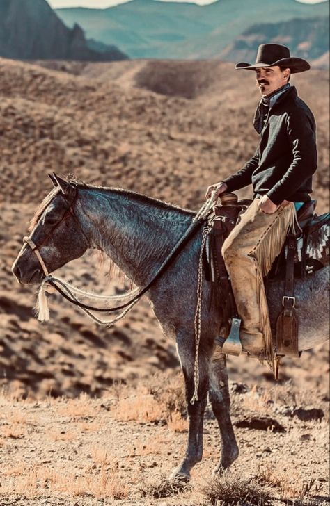 Rawhide Braiding, Country Mens Fashion, Western Horseman, Cowboy Lifestyle, Cowboy Photography, Western Equestrian, Ranch Horse, Cowboy Pictures, Real Cowboys