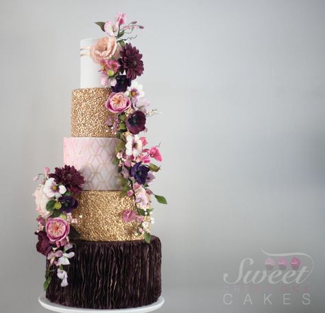 Textured Wedding Cakes, Savory Cakes, Fondant Wedding Cakes, Traditional Wedding Cake, Floral Wedding Cake, Cake Easy, Fall Cakes, Cake Trends, Flowers Arrangements