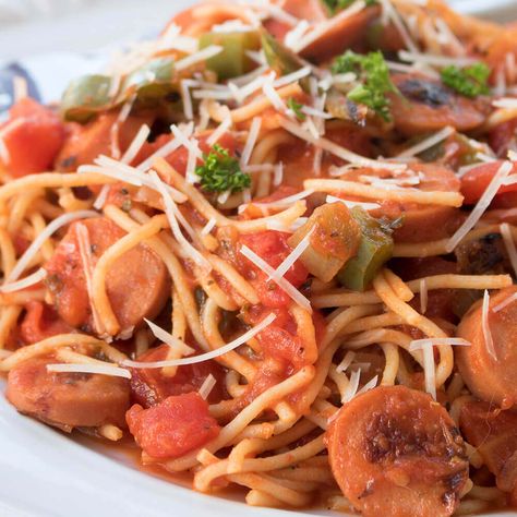 Spaghetti with Hot Dogs Hot Dogs And Spaghetti Noodles, Spaghetti And Hot Dogs Recipe, Spaghetti And Hotdogs, Spaghetti With Hot Dogs, Hot Dog Spaghetti, Hot Sausage Recipes, Hot Dog Casserole, Pork Pasta, Hot Dogs Recipes