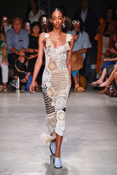 _PLA0410-10214332 Knit Fashion Runway, Mode Crochet, Runway Dresses, Knitwear Fashion, 2020 Fashion, Runway Pictures, Knit Outfit, Fashion 2020, Knit Fashion