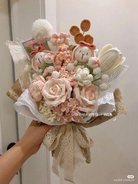 Crochet Bouquets, Crochet Flower Bouquet, Flower Bouquet Diy, Pola Amigurumi, Crochet Bouquet, Paper Flower Crafts, Kawaii Crochet, Crochet Business, Crochet Clothing And Accessories