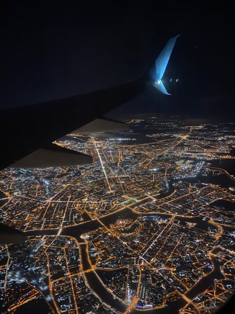 St Petersburg Russia Aesthetic, St Petersburg Aesthetic, Saint Petersburg Aesthetics, Moscow Airport, European Style Outfits, Russia Aesthetic, Night Flying, Plane Aesthetic, Plane Photography