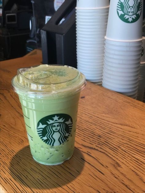 Matcha Tea Starbucks, Green Starbucks Drink, Starbucks Drinks Green, Iced Matcha Latte Aesthetic, Starbucks Matcha Drinks, Matcha Latte Starbucks, Matcha Latte Art, Matcha Starbucks, Starbucks Matcha