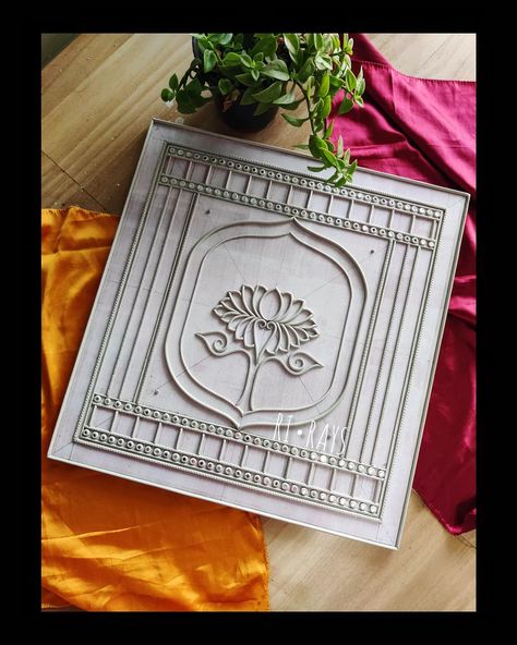 Ri Rays, Tulsi Pot, Lippon Art, Lotus Designs, Mud Art, Lipan Art, Clay Models, Embroidery Borders, Clay Painting