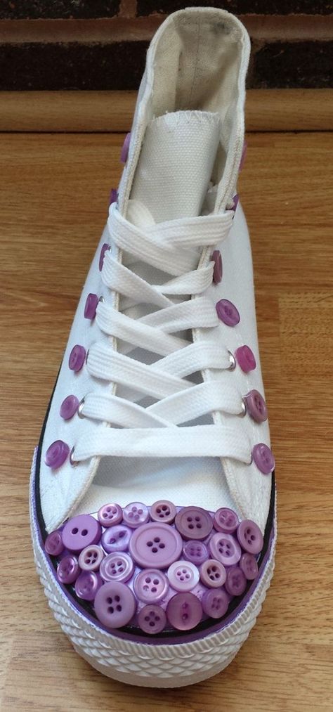 Button Creations, Diy Sneakers, Button Fashion, Sneaker Art, Button Picture, Sneakers Looks, Embroidered Shoes, Rhinestone Art, Upcycled Fashion