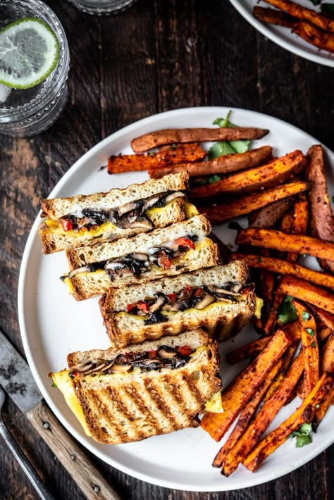 This portobello mushroom panini with melty vegan cheese makes for a satisfying, delicious vegetarian (and gluten free) lunch! #glutenfree #vegetarian #panini #glutenfreelunch | crowdedkitchen.com Mushroom Panini, Homemade Sweet Potato Fries, Crowded Kitchen, Panini Recipes, Vegan Sandwiches, Gluten Free Lunch, Dairy Free Cheese, Vegan Sandwich, Portobello Mushroom