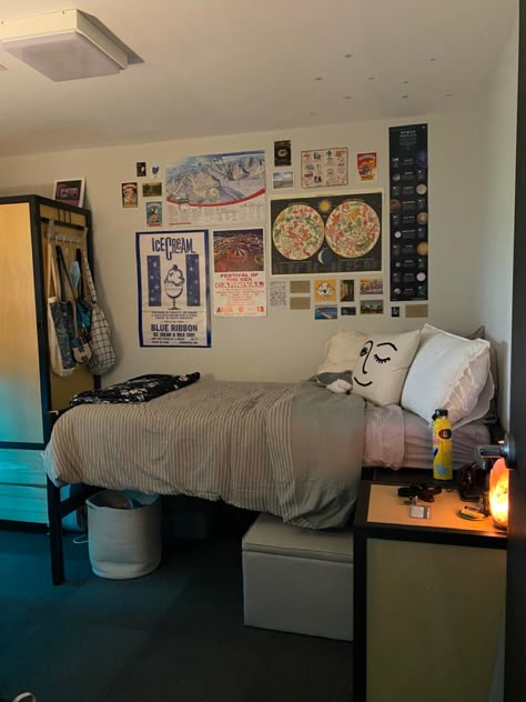 dorm decor. essentials. comfort. creativity. dorm bedding. room ideas. Dorm Room Decor Wall, Dorm Decor College, College Dorm Room Layout Ideas, College Dorm Maximalist, Space Wall Collage, College Dorm Room Posters, Dorm With Posters, Dorm Room Photo Collage, Poster Dorm Room