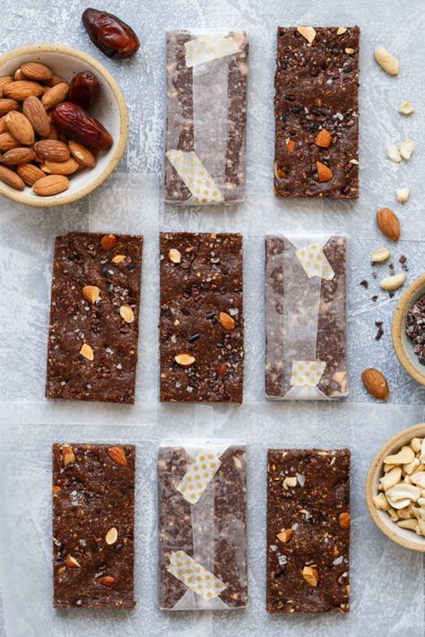 Chocolate Sea Salt Homemade Protein Bars Recipe with Date, Almond & Cashew (copycat RX Bars!) Keto Crunch Bars Recipe, Rxbar Recipe Copycat, Egg White Protein Bars, Rx Bars, Egg White Recipes, Energy Bars Recipe, Chocolate Protein Bars, Egg White Protein, Bars Chocolate