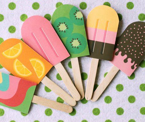 Craft stick, or popsicle stick, crafts for kids: preschoolers, toddlers. Craft, popsicle stick craft projects for teens and adults. Ideas to make puppets, turkeys, Santa, snowmen, reindeer. Christmas Ice Cream Party Invitations, Popsicle Party, Baby Mobil, Diy Popsicle, Diy Ice Cream, Ice Cream Social, Popsicle Stick Crafts, Memory Game, Ice Cream Party