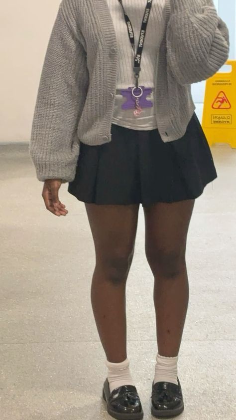 Prep Uniform School Outfits, How To Style Navy Blue Skirt, Black Skirt Uniform Outfit, Fall Skirt Outfits Black Women, Scholar Aesthetic Outfit, Uk Sixth Form Outfits, Back To School Outfits Skirt, Sixth Form Outfits Casual, Skirt Outfits College