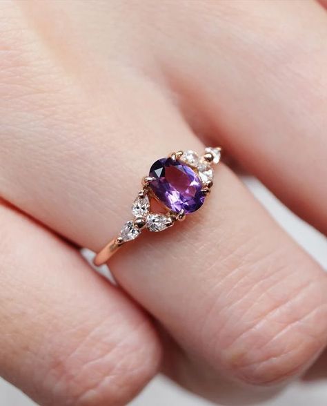 Amethyst Wedding Ring, Oval Amethyst Ring, Amethyst Wedding Rings, Cluster Diamond Ring, Amethyst Ring Vintage, Promise Rings Vintage, Amethyst Engagement Ring, Oval Jewelry, Amethyst Wedding