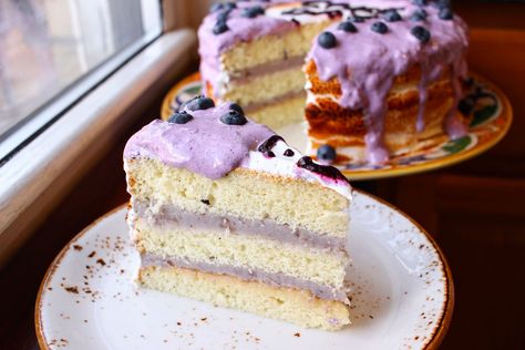 How To Make A 3-Layer Taro Birthday Cake For Less Than $5Delish Taro Cake Recipe, Blueberry Reduction, Taro Cake, Meringue Frosting, Cake Recipes At Home, Cream Cake Recipe, Cake Cream, Filipino Desserts, Birthday Cake Recipe