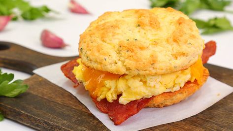 Low Carb Egg Sandwich, Keto Breakfast Sandwiches, Low Carb Breakfast Sandwich, Breakfast Recipes Gluten Free, Keto Breakfast Sandwich, Dieting Foods, Keto Sandwich, Keto Flour, Lowcarb Recipes