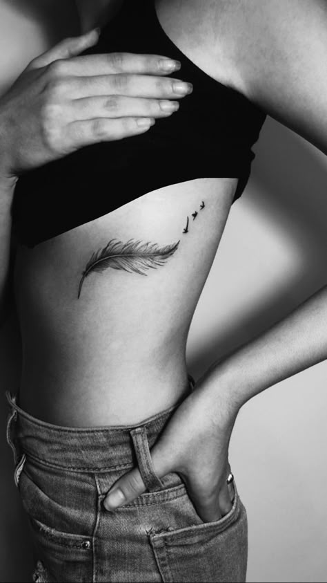 Rib Feather Tattoos For Women, Feather Tattoo Ribs, Rib Tattoo Cover Up, Feather Tattoo On Ribs, Rib Tattoos For Women Side Tat, Rib Tattoo Cover Up Ideas, Side Tattoos Women Ribs Meaningful, Veer Tattoo, Feather Rib Tattoos