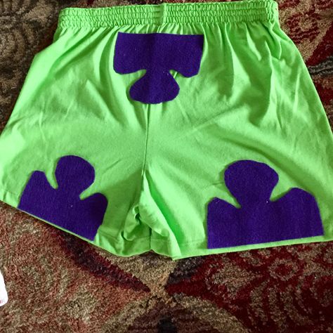 DIY Patrick Star Shorts - lime green soffees and purple felt Patrick Star Shorts, Spongebob Shorts, Green Shorts Outfit, Spongebob Costume, Patrick Spongebob, Purple Diy, Costumes College, Halloween Purple, Spongebob Party