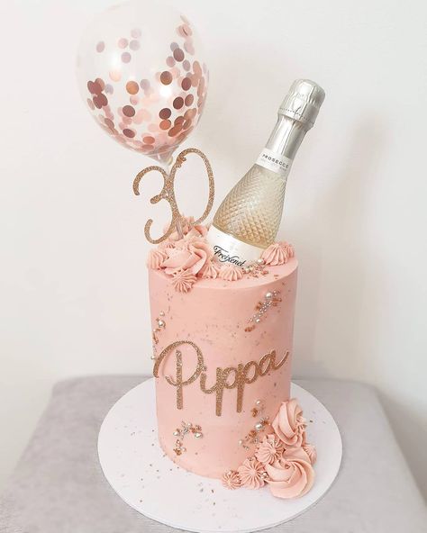 𝖫𝗈𝗋𝖾𝗇'𝗌 𝖢𝖺𝗄𝖾𝗌 𝖺𝗇𝖽 𝖡𝖺𝗄𝖾𝗌’s Instagram profile post: “Prosecco 🍾 Dusky pink cake with prosecco, rose gold balloon and toppers finished with sprinkles and pretty piping. #cake #cakes…” Prosecco Themed Cake, Classy 30th Birthday Cake, Petals And Prosecco Cake, Prosecco Birthday Cake, Prosecco Cake Design, Cake With Champagne Bottle On Top, 30th Bday Cakes For Women, Pink 30th Birthday Cake, Rose Gold Cakes