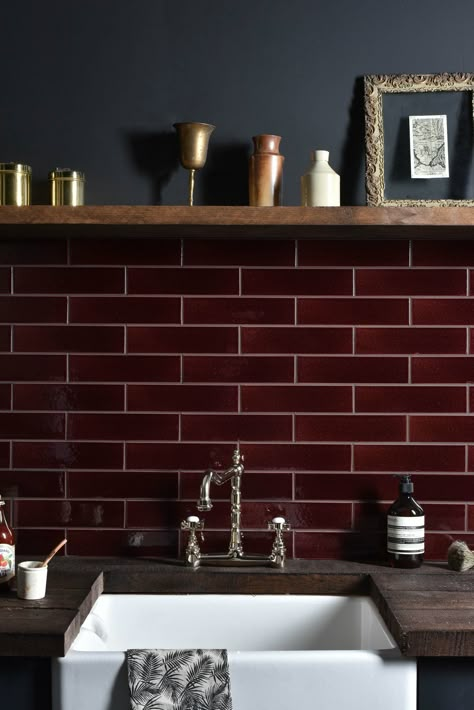 Burgundy Kitchen Tiles, Burgundy Tiles Kitchen, Bathroom Burgundy, Red Backsplash Kitchen, Red Tile Kitchen, Dark Red Kitchen, Red Kitchen Tiles, Red Subway Tile, Vermont Kitchen