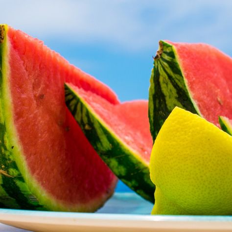 Why Eating Watermelon with Lemon Is a Great Idea :) Easy Summer Snacks, Lemon Skin, Lemon Seeds, Watermelon Ice Cream, Chili Lime Seasoning, Eating Watermelon, Watermelon And Lemon, Summer Diet, Watermelon Ice