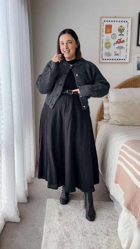 Bar Night Outfit Plus Size, Winter Skirt Plus Size, Comfortable Plus Size Work Outfit, Autumn Outfits In Korea Plus Size, No Dress Code Work Outfit, Plus Size Winter Skirt Outfit, Winter Skirt Outfit Plus Size, Winter Plus Size Outfits Work, Curvy Formal Outfit