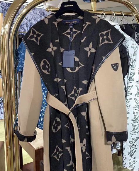 Louis Vuitton Coat, Hooded Wrap Coat, Boss Lady Outfit, Fashion Casual Outfits, Louis Vuitton Women, Women Fashion Casual, Coats Women, Cute Lazy Outfits, Tomboy Style Outfits