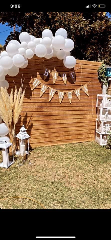 Farm Gender Reveal Ideas For Party, Simple Gender Reveal Ideas Decorations Outdoor, Country Gender Reveal Themes, Rustic Gender Reveal, Country Theme Gender Reveal Ideas, Gender Reveal Party Aesthetic, Rustic Theme Gender Reveal, Gender Reveal Ideas For Party Western, Western Gender Reveal Ideas For Party