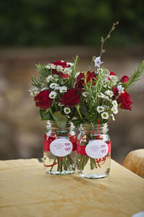 Wedding Flowers Red Roses, 40th Anniversary Ideas, 40th Anniversary Party, Wedding Centerpieces Mason Jars, Centerpiece Diy, Wedding Flowers Roses, Deco Champetre, Yellow Wedding Flowers, Ruby Wedding Anniversary