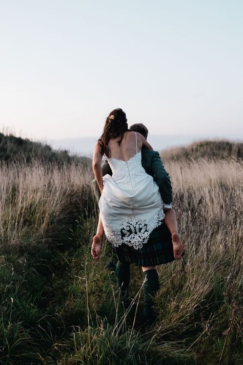 Fall Wedding Scotland, Scottish Beach Wedding, Scottish Groom, Autumn Wedding Scotland, Icelandic Wedding, Scottish Wedding Kilts Men, Scottish Wedding Themes, Scottish Wedding Photography, Scotland Elopement Scottish Highlands