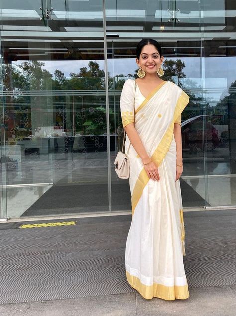 Ahana Krishna Onam Saree, White Onam Saree, Ahaana Krishna Onam Saree, South Indian White Saree Look, Onam Saree Kerala Blouse, Onam Saree Ideas, Kasavu Blouse, Onam Saree Modern, Kasavu Saree Blouse Designs