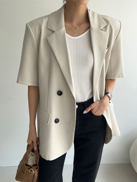 Short Sleeve Blazer Outfit, Oversized Denim Jacket Outfit, Blazer E Short, Blazer Outfits Casual, Summer Blazer, Denim Jacket Outfit, Graduation Outfits, Beige Blazer, Elegant Office