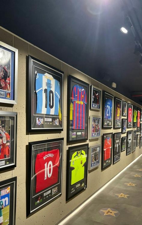 Clothes Room, Soccer Pitch, Future Aesthetic, Football Clothes, Indoor Soccer, Messi 10, Changing Room, Football Outfits, Locker Room