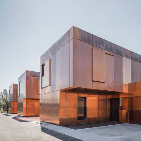 LCR Architectes clads French middle school with tarnished copper panels Architecture Cool, Metal Facade, Metal Cladding, Design Exterior, Architecture Exterior, Facade Architecture, Architectural Inspiration, The Building, Facades