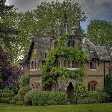 Winter-Woods - New House - Wattpad Stare Dwory, Holly Village, Gothic Victorian House, Fantasy Land, This Old House, London Photos, English Cottage, Victorian Gothic, Pretty House