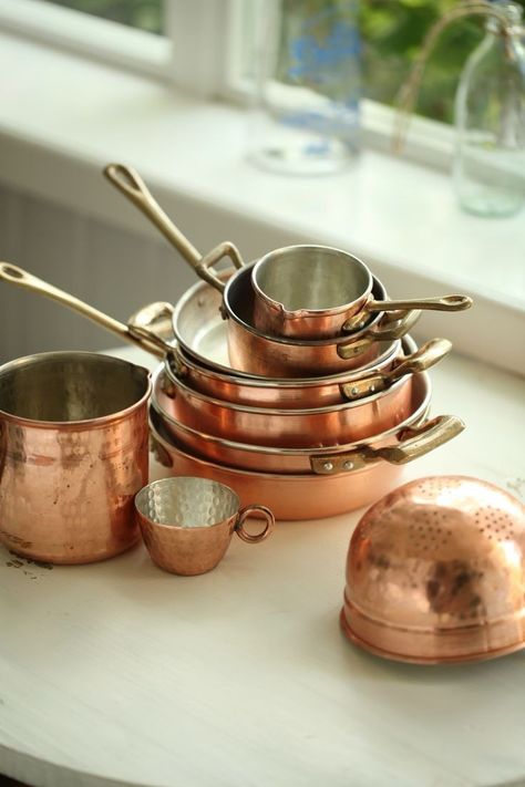 Copper Pots And Pans, Vintage Copper Pots, Copper Kitchen Decor, India Home Decor, Dining Ware, Copper Decor, Kitchen Organisation, Gadgets Kitchen Cooking, Copper Cookware