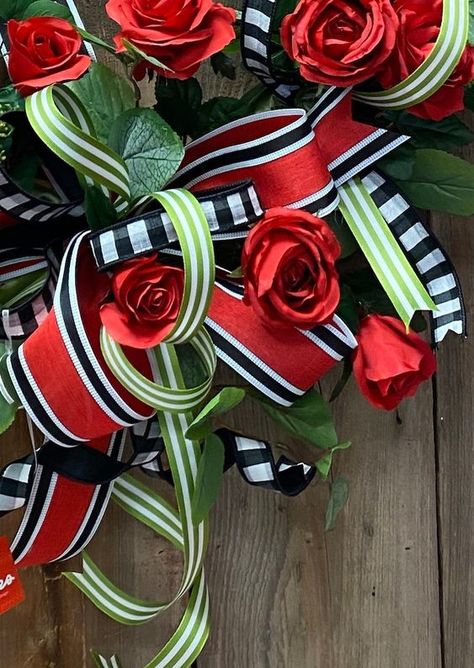 Horseshoe Derby Wreath Front Door Spring Free Shipping - Etsy UK Derby Wreath, Derby Gala, Derby Decor, Kentucky Derby Decorations, Kentucky Derby Theme, Kentucky Derby Themed Party, Derby Party Food, Kentucky Derby Party Food, Derby Party Decorations