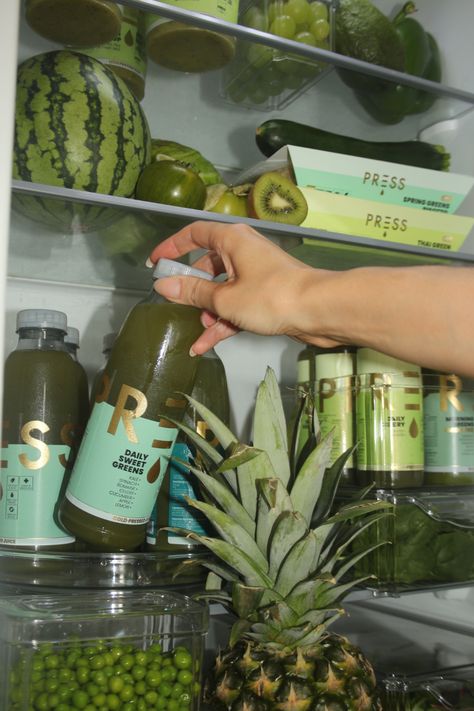 The ultimate kris Jenner inspired green fridge Kris Jenner Fridge, Fully Stocked Fridge, Drinks Fridge, Drink Fridge, Green Juice, Kris Jenner, Health Lifestyle, Pink Girly Things, Glow Up?