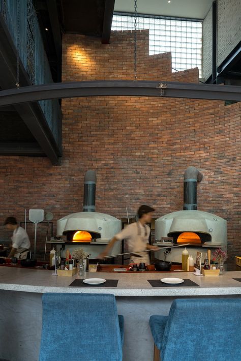 Pizza Oven Restaurant, Italian Restaurant Decor, Wood Oven Pizza, Pizza Station, Pizza Catering, Pizzeria Design, Modern Restaurant Design, Pizza House, Four A Pizza