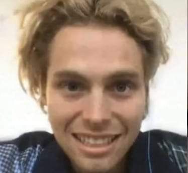 Luke Hemmings Funny, 5sos 1d, Luke Hemming, 5sos Funny, Whatsapp Stickers, 5sos Memes, 5sos Luke, Five Seconds Of Summer, Calum Hood