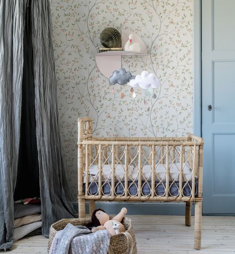 Traditional Nursery Decor, Pale Pink Wallpaper, Traditional Nursery, Kindergarten Wallpaper, Sandberg Wallpaper, Smooth Wallpaper, Animals Design, Nursery Inspo, Organic Pattern