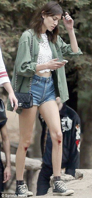 alexa chung parka Alexa Chung 2014, Daily Alexa Chung, Pixie Geldof, Alexa Chung Style, Perth Australia, Jacket Shirt, Green Outfit, Alexa Chung, Diy Resin