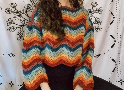 Wavy Crochet Cardigan, Crochet Sweater Unique, Red And White Crochet Sweater, Multicolored Crochet Sweater, Swirl Sweater Crochet, Winter Crochet Ideas Aesthetic, Crochet Sweater Inspiration, Crochet Jumper Outfit, Crochet Autumn Sweater