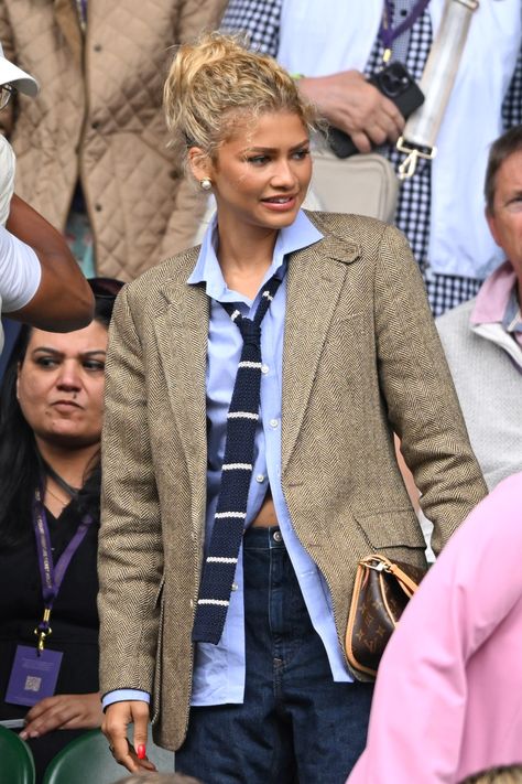 Zendaya Was Blonde, Preppy, and Stressed at Wimbledon Zendaya Wimbledon 2024, Zendaya Suit, Wimbledon 2024, Estilo Zendaya, Estilo Blair Waldorf, Ralph Lauren Looks, Stile Blair Waldorf, Zendaya Outfits, Wimbledon Tennis