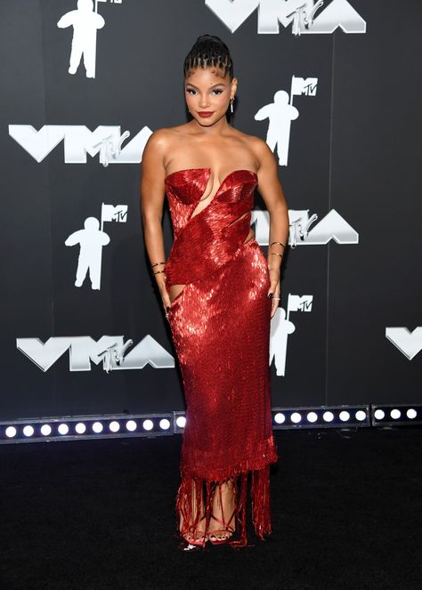 ELMONT, NEW YORK - SEPTEMBER 11: Halle Bailey attends the 2024 MTV Video Music Awards at UBS Arena on September 11, 2024 in Elmont, New York. (Photo by Noam Galai/Getty Images for MTV) Vmas Red Carpet Outfit, Ubs Arena, Paris Hilton Dress, Vmas Red Carpet, Taylor Swift Images, Carpet Outfits, Halle Bailey, Red Carpet Outfits, Chappell Roan