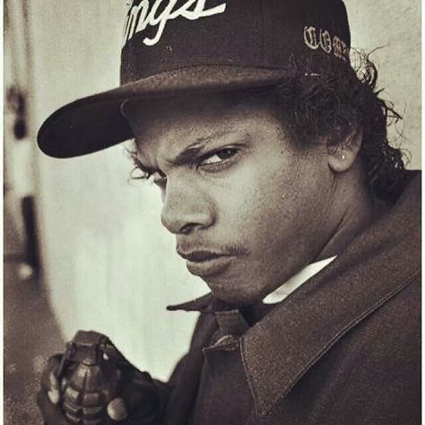 Eazy E Rhythm And Poetry, 90s Rappers, Looks Hip Hop, Gangster Rap, Eazy E, Hip Hop 90s, Hip Hop Classics, 90s Rap, Real Hip Hop