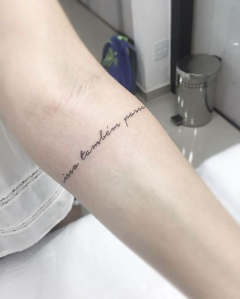 Frases para tatuagem feminina e várias inspirações #tatuagens#tatuagemfeminina#tatuagemeinspiracões#tattoo#tattoofeminina#tattoofemale#tatuagemmaterna#maternaltattoo#tatuagemescrita#fraseparatatuagem Tattoo Frases, Mother Mary Tattoos, Tattoo Band, Cross Tattoos For Women, Ankle Tattoos For Women, Inspiration Tattoos, Arm Band Tattoo, Tattoo Bracelet, E Tattoo