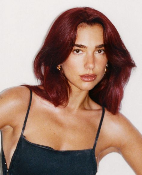 Dua Lipa Wallpaper, Cherry Cola Hair, Cherry Red Hair, Beautiful Dua, Wine Hair, Red Hair Inspo, Burgundy Hair, New Haircuts, Short Hair With Bangs