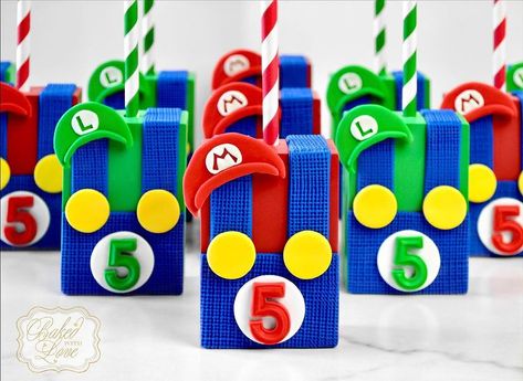 Baked with Love on Instagram: ““It’s a-me a-Mario!” ⭐️ Super Mario themed chocolate covered Rice Krispies! 🍄 #supermario #marioandluigi #rkt #ricekrispiestreats #chocolate…” Super Mario Bros Strawberries, Super Mario Bros Treats, Mario Theme Treats, Super Mario Rice Krispie Treats, Mario Rice Krispie Treats, Mario Bros Treats, Super Mario Treats, Super Mario Cake Pops, Chocolate Covered Rice Krispies