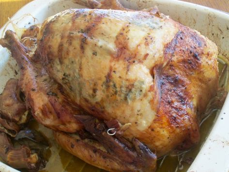 Gordon Ramsay Turkey Gravy, Gordon Ramsay Turkey Recipe, Gordon Ramsay Turkey, Gordon Ramsay Dishes, Best Roasted Turkey, Whole Turkey Recipes, Gordon Ramsey Recipes, Christmas Turkey, Gordon Ramsay Recipe