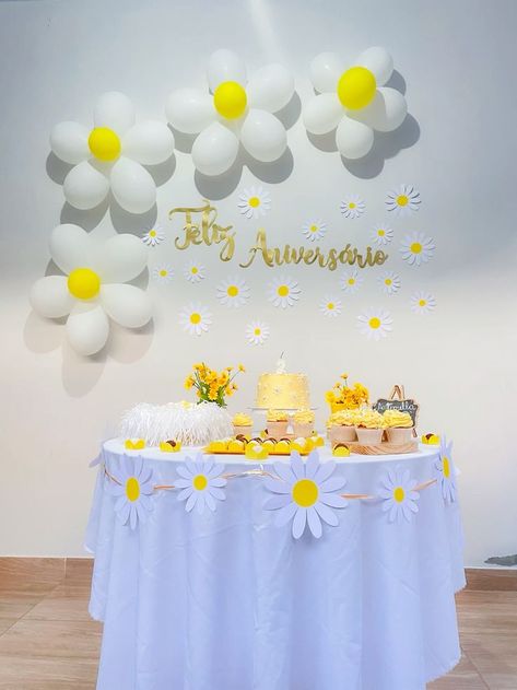 Birthday Decorations For Adults, Surprise Birthday Decorations, Birthday Decorations At Home, Flower Birthday Party, Deco Ballon, Simple Birthday Party, Baby Birthday Decorations, Daisy Party, Simple Birthday Decorations