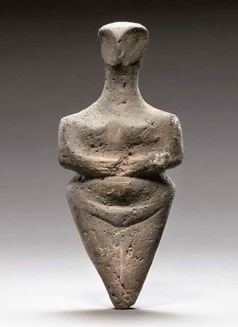 A EUROPEAN NEOLITHIC POTTERY S Neolithic Pottery, Stylized Head, Neolithic Art, Paleolithic Art, Istoria Artei, Wide Shoulders, Goddess Sculpture, Ancient Goddesses, Ancient Statues